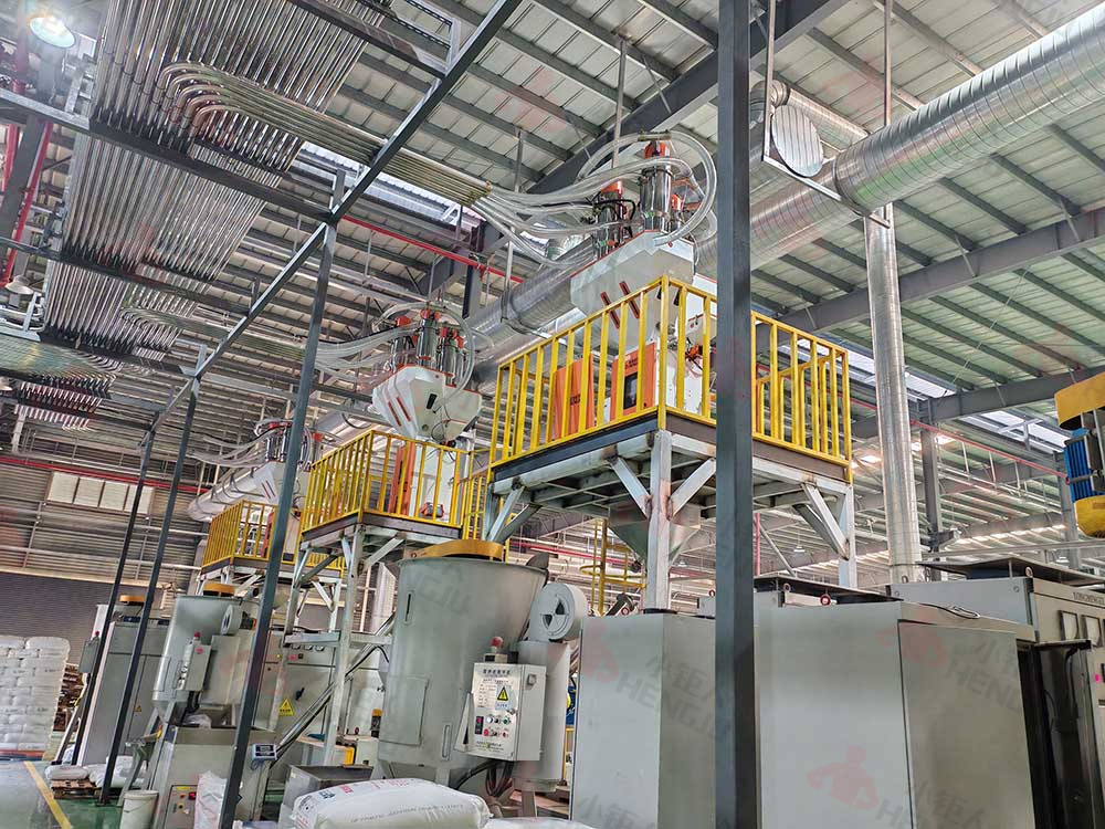 Misturador gravimétrico na linha de laminação de filme plástico